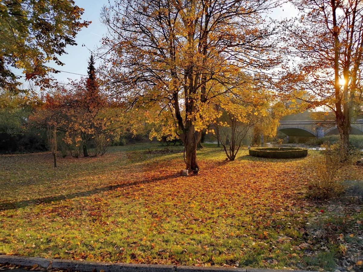 La Roseraie. Gaume-Ardenne-Lacuisine Sur Semois. ฟลอเรนวิลล์ ภายนอก รูปภาพ